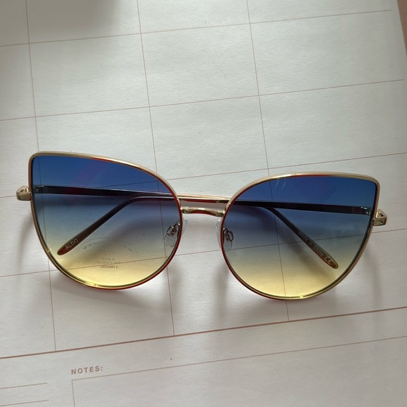 Cat eyed sunglasses - Picture 1 of 1